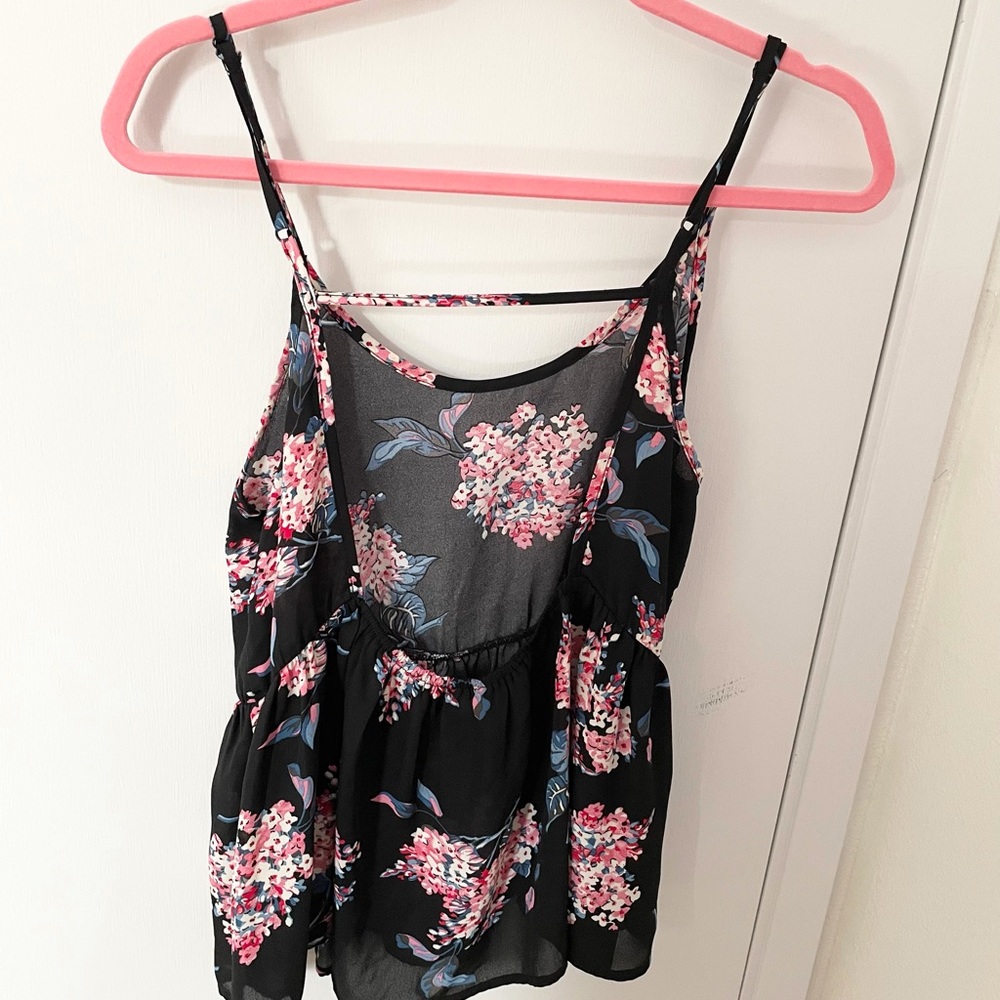 🌸FLORAL BLOUSE🌸 - Picture 2 of 4